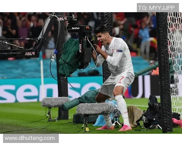 CR7在西班牙的传奇旅程与足球生涯的辉煌成就回顾