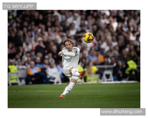 足球明星炫酷特效动作视频揭秘精彩瞬间与技巧展示